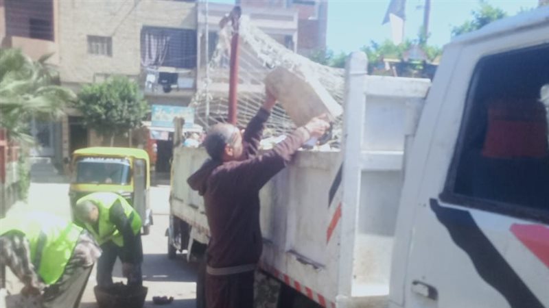 جمع القمامة بالبحيرة