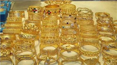 أخبار الاقتصاد اليوم، بنك مصر يوزع 100 ألف كرتونة رمضانية، تخفيضات تصل لـ 35% على الأجهزة الكهربائية احتفالا بعيد الأم، والذهب يستقر بالصاغة بعد موجة ارتفاعات جنونية 