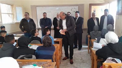 وكيل تعليم الدقهلية يتابع انتظام الدراسة بإدارة منية النصر (صور)