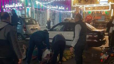 حملة ليلية على محال بيع الألعاب النارية وسماعات الصوت للتكاتك بالمنصورة (صور)