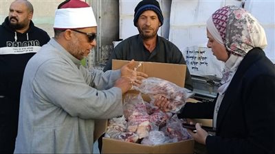 توزيع 2 طن لحوم على الأُسر الأولى بالرعاية بالإسماعيلية (صور)
