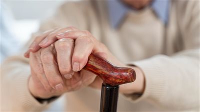 شروط البقاء في العمل بعد سن التقاعد وفق القانون 