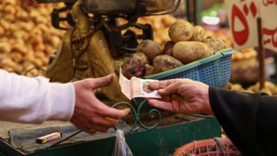 البنك المركزي: النمو والتضخم العالمي لا يزال عرضة للمخاطر بسبب التوترات الجيوسياسية