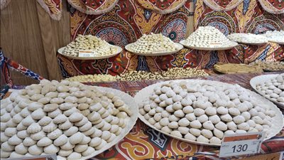 أسعار الكعك والبسكويت والغريبة والبيتي فور في السلاسل الغذائية (صور)