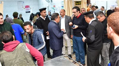 محافظ الدقهلية يتابع الحالة الصحية للمصابين في حريق فرن الصاوى (صور) 