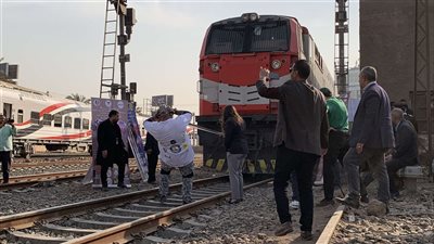 أشرف كابونجا يسحب قطارًا بوزن 278 طنًا بأسنانه وينتظر التسجيل رسميًا (فيديو وصور)