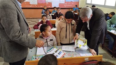 وكيل تعليم الشرقية يجري جولة مفاجئة بمدارس فاقوس