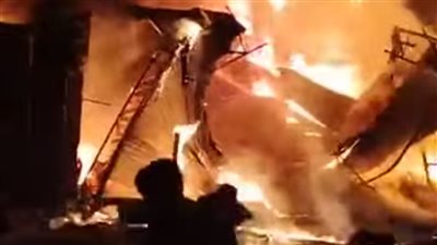 خسائر تتخطى الـ20 مليون جنيه وإصابة 5 أشخاص في حريق سوق منفلوط والأسباب مجهولة