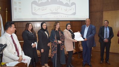 غرفة القاهرة تنظم احتفالية عيد الأم وتكرم عددا من السيدات