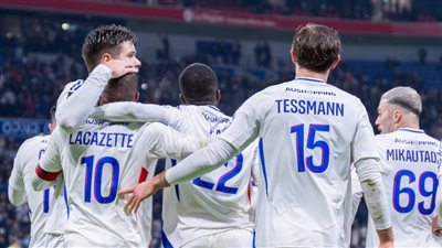 ليون يسحق ستيوا بوخارست برباعية ويتأهل لربع نهائي الدوري الأوروبي 