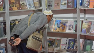 تبدأ من جنيه واحد، أسعار كتب الهيئة العامة للكتاب بمعرض فيصل للكتاب (صور) 