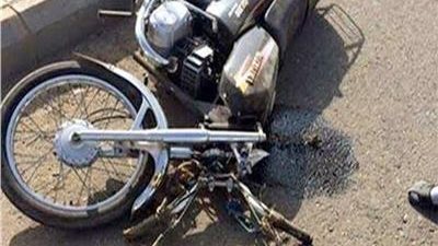 إصابة 3 أشخاص في تصادم دراجة بخارية بتوك توك بسوهاج
