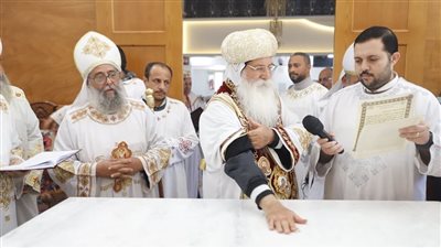 الأنبا إسحق يدشن مذبح ويرسم 19 شماسا بكنيسة طما