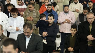 الجامع الأزهر يواصل استقبال رواده من مصر والعالم لأداء صلاتي العشاء والتراويح (صور)