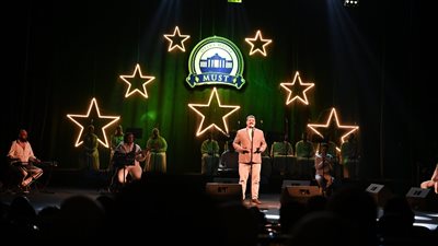 أحمد العمرى يُضيء مسرح أوبرا جامعة مصر للعلوم والتكنولوجيا بليلة روحانية استثنائية (صور)