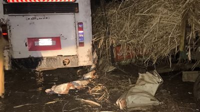 فريق من النيابة ينتقل لمعاينة موقع حادث أتوبيس دشنا في قنا