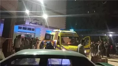 من أمام مشرحة مستشفى قنا، أهالي طفلين سقط عليهما جدار المنزل في انتظار خروج الجثامين (فيديو)