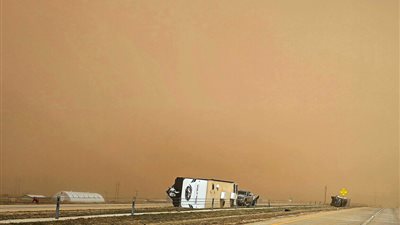 عاصفة تجتاح ولاية أمريكية وتخلف دمارا واسعا