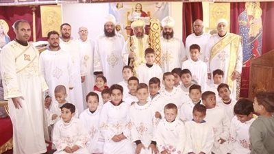 الأنبا أرسانيوس يدشن أواني وأيقونات ويرسم شمامسة في إيبارشية الوادي الجديد