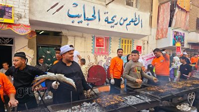 إفطار المطرية 2025، شاهد الاستعدادات الأخيرة لأكبر إفطار جماعي في رمضان (فيديو وصور)