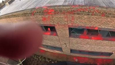 هشموا نوافذها، لحظة هجوم نشطاء على أكبر شركة أسلحة إسرائيلية في بريطانيا (فيديو)