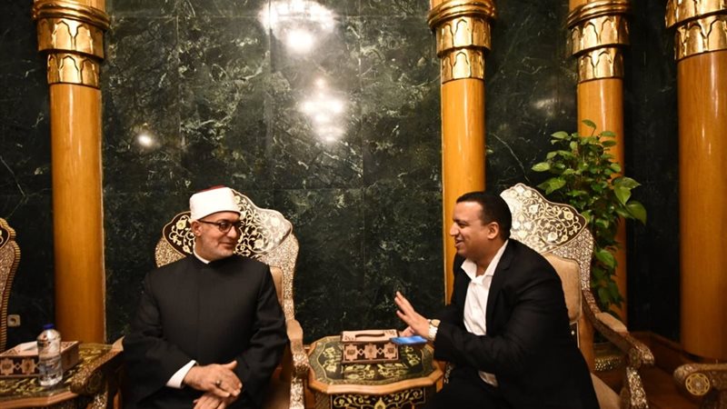 خلال حوار الزميل