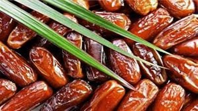 تفسير حلم توزيع التمر في المنام وعلاقته بالخير والرزق الوفير 