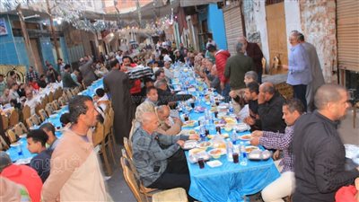 على غرار المطرية، أهالي شنراق بالغربية ينظمون إفطارا جماعيا لـ1500 شخص (صور)