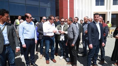  وزير الصحة يتفقد مشروع إنشاء مجمع المعامل المركزية بمدينة بدر