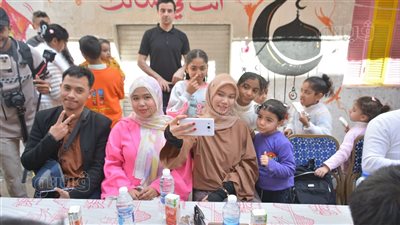 أجانب يشاركون في إفطار المطرية 2025 (فيديو وصور) 