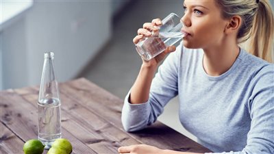  في اليوم العالمي للمياه، هل يساعد الماء المثلج في حرق السعرات الحرارية