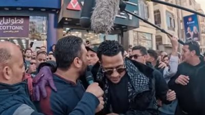 محمد رمضان يمنح مواطنا 100 ألف جنيه بسبب اسمه (فيديو)