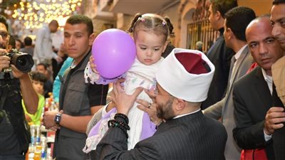 إفطار المطرية 2025، وزير الأوقاف يلتقط الصور التذكارية مع المواطنين