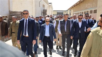وزير الزراعة ومحافظ كفرالشيخ يتفقدان إدارة إنتاج التقاوي