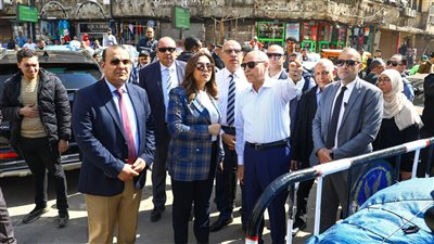 وزيرة التنمية المحلية ومحافظ القاهرة يتفقدان تطوير سوق العتبة (صور)