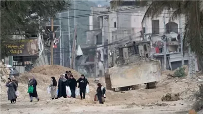 جيش الاحتلال يجبر عائلات على النزوح من منازلها بمخيم طولكرم