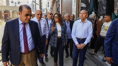 وزيرة التنمية المحلية تؤكد على إزالة التشوهات البصرية بعقارات الموسكى
