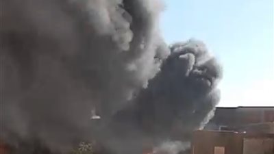 حريق هائل بمخزن كابلات بطريق برج العرب في الإسكندرية (صور)