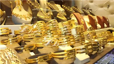 توقعات بارتفاع سعر الذهب عالميا خلال الفترة المقبلة.. مؤسسات دولية: حالة عدم اليقين تدفع سعر الأوقية لمستوى 3500 دولار.. وخبراء يكشفون مصير المعدن الأصفر محليا