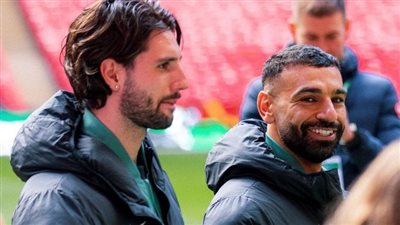  جولة للاعبي ليفربول بقيادة صلاح داخل ملعب ويمبلي قبل نهائي الكأس (فيديو)