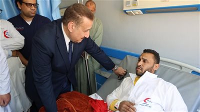 محافظ المنوفية يزور مصابي حادث طريق طملاي – السادات بالمستشفى التعليمي (صور)