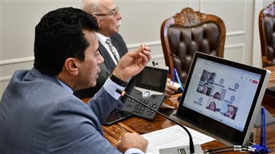 أشرف صبحي يبحث مع اتحاد الإسكواش واللاعبين خطط التطوير ودعم الأبطال