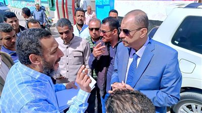 محافظ سوهاج يبدى استياءه من سوء مستوى الطرق والنظافة والإشغالات بمدينة جهينة 