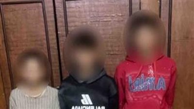 ضبط أبطال فيديو دفع شخص من إحدى عربات المترو 