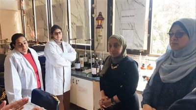 وكيل صحة الإسماعيلية تتفقد المعمل المشترك ومعمل الرصد البيئي (صور) 