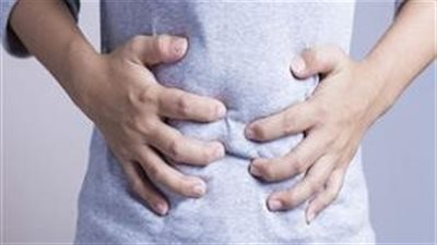 متى يكون الشعور بالانتفاخ بعد الإفطار مقلقا؟