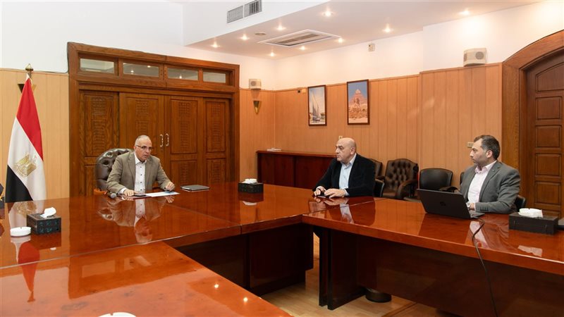 وزير الري الدكتور