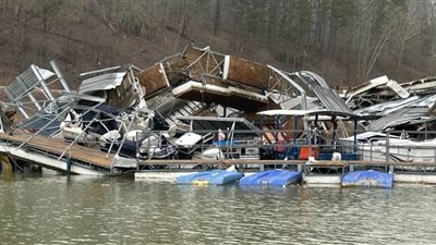  مقتل 37 شخصا، ضحايا موجة الطقس السيئ في 3 ولايات أمريكية 