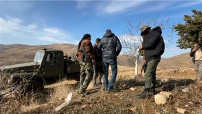 مقتل جندي سوري وإصابة عدد من الصحفيين بصاروخ لحزب الله على حدود سوريا