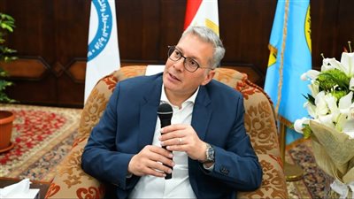 بدوي يزور موقعي شركة جابكو والعامة للبترول بخليج السويس 